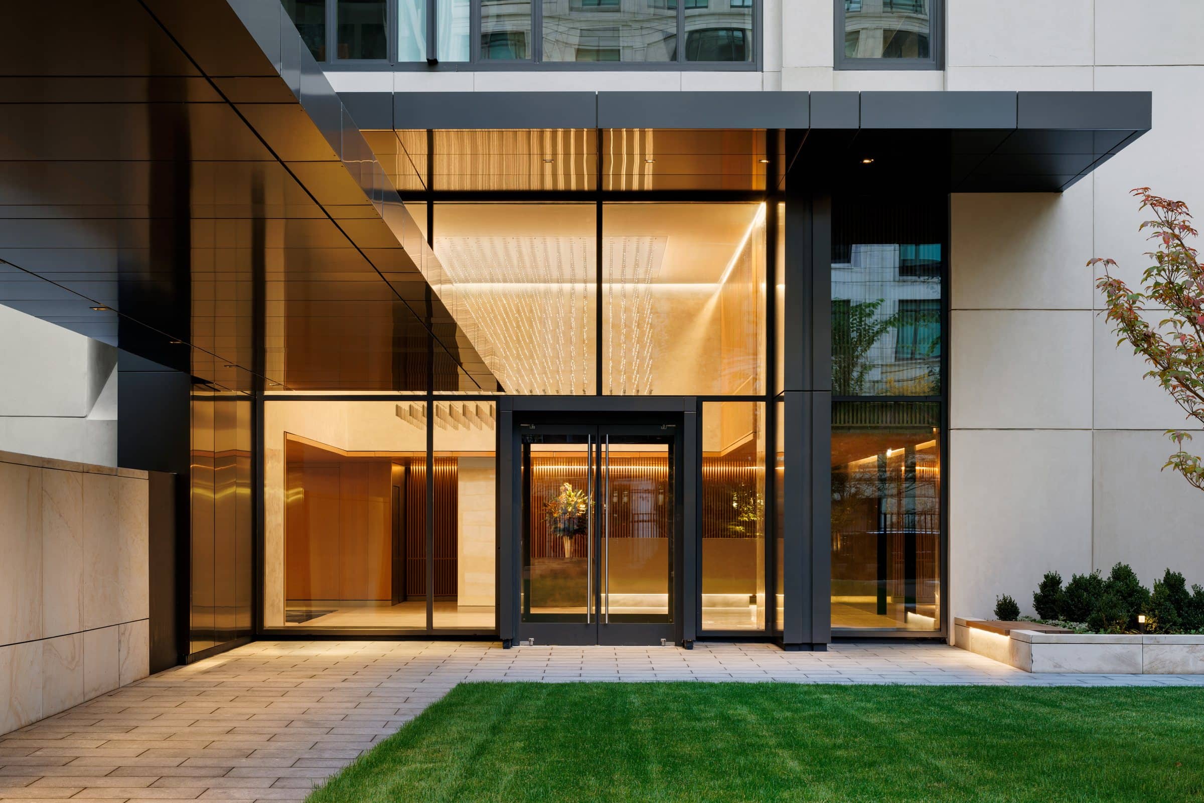 Exterior of 450 Washington